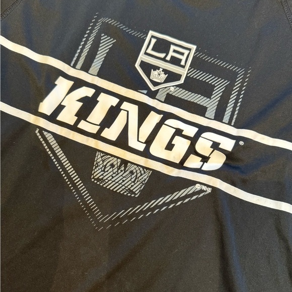 LA Kings unisex shirt🖤worn once for a company event🖤like NEW!! women’s sizing - Picture 3 of 9